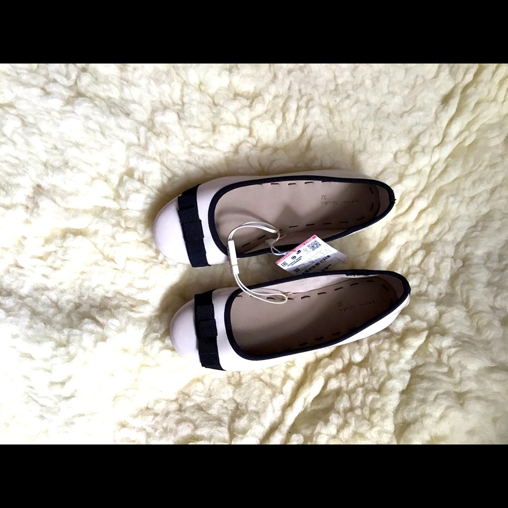 NWT  Zara girl flats with black bow